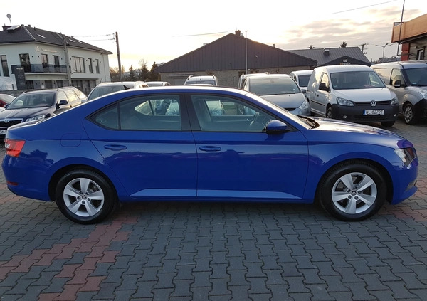 Skoda Superb cena 62900 przebieg: 156000, rok produkcji 2018 z Tarnów małe 301